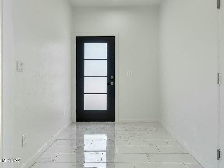 892 Calle Vega photo 2