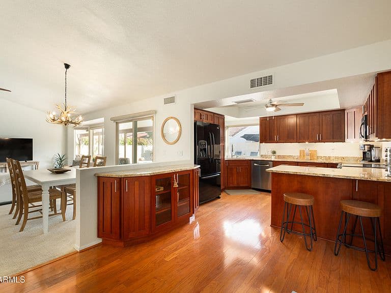 9081 E SAHUARO Drive photo 4