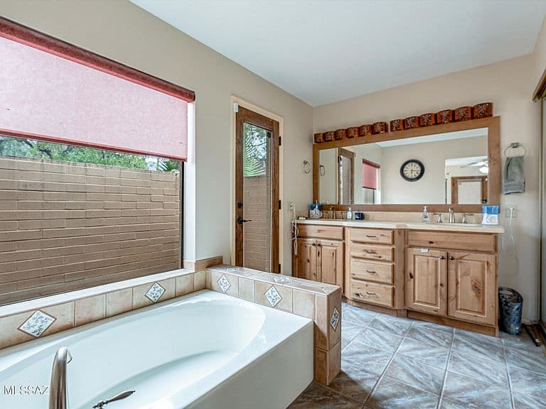 5747 N Via Umbrosa photo 4