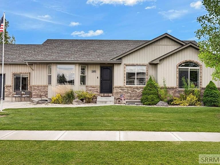 2890 N Sunlight Dr photo 2