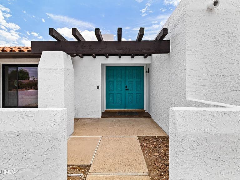 4317 E LUDLOW Drive photo 4
