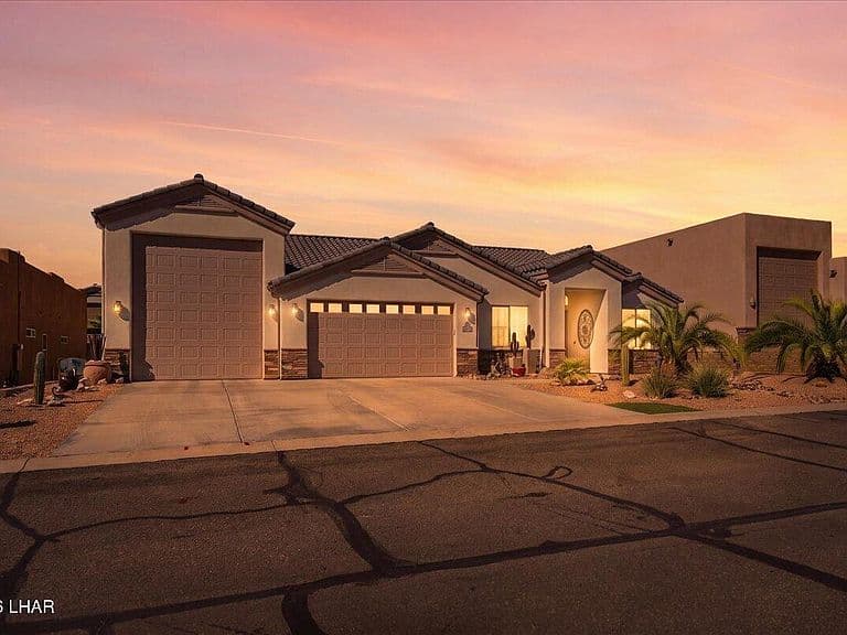 1843 E Savannah Dr photo 3