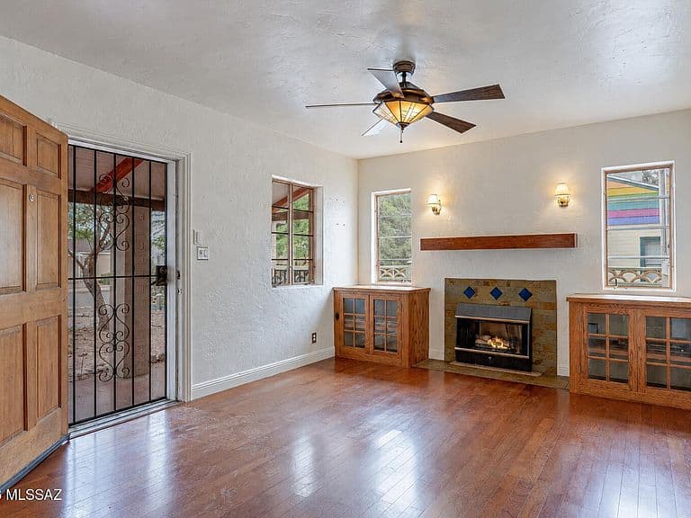 2909 E Lester St photo 5
