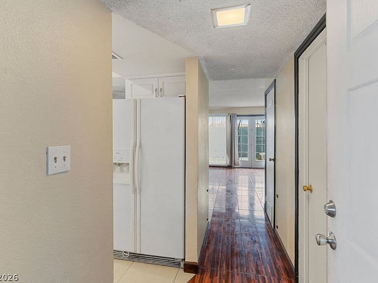 4060 Gold Coast Dr photo 2