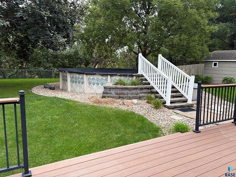 1609 E Sylvan Cir photo 5
