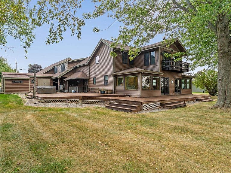 316 Lakewood Drive photo 1