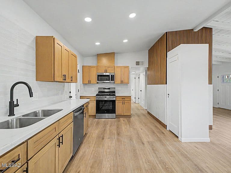 3446 N Mountain Ave photo 5