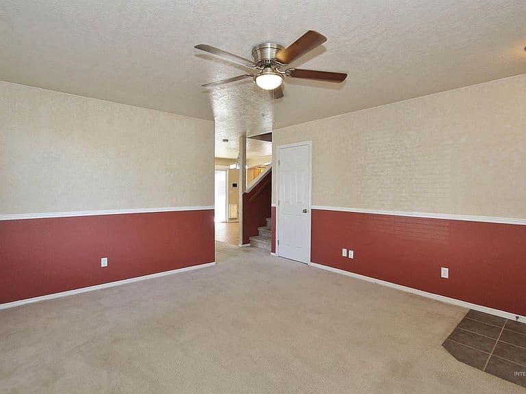 570 N Sourwood Ave photo 4