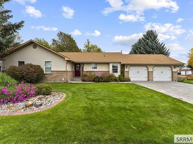1565 Newman Dr photo 2