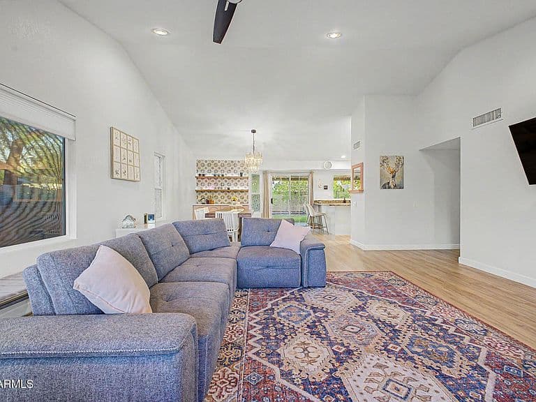 915 E INCA Street photo 2