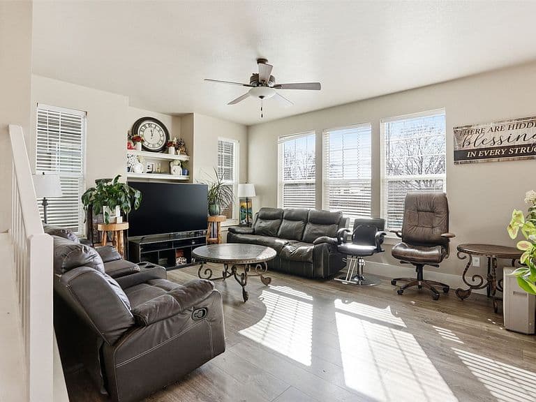 109 Rosemary Ln photo 5