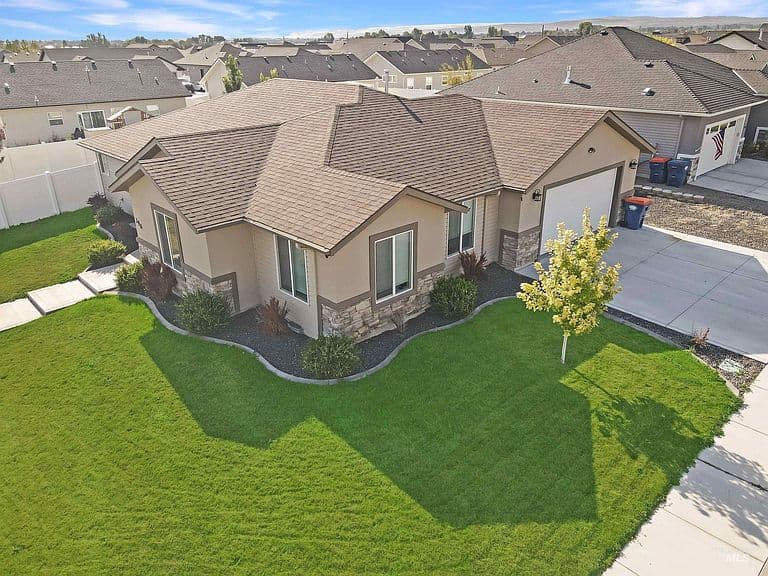 396 Sierra Rd photo 2