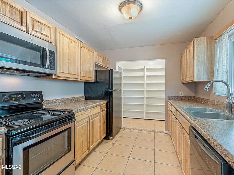 6102 E Bellevue St photo 5