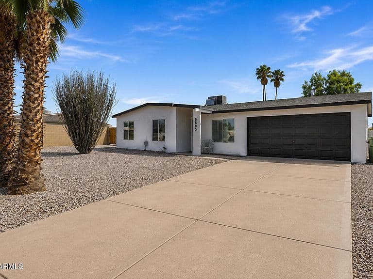 5529 W ANGELA Drive photo 2