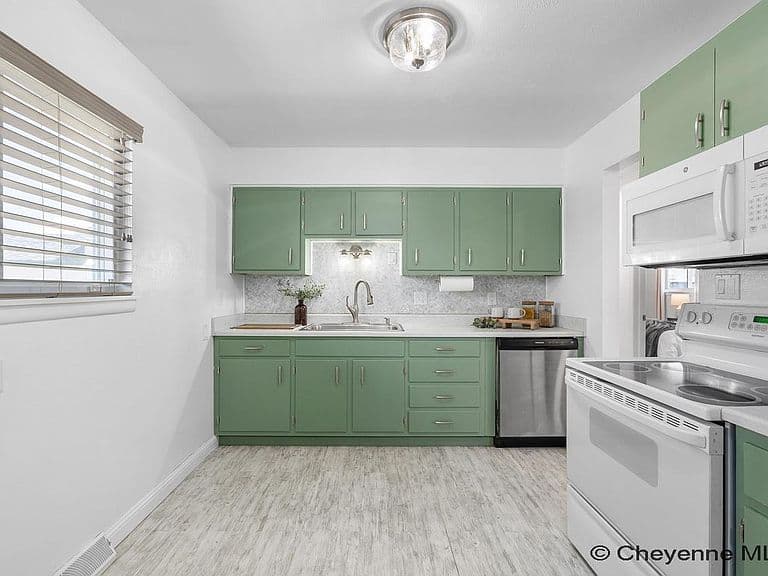 805 Stevens Dr photo 3