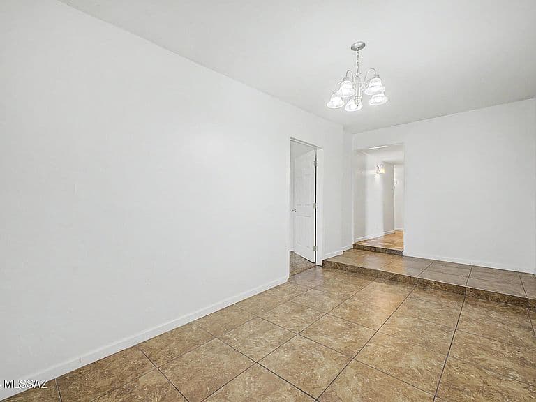 3024 W Tucker St photo 5
