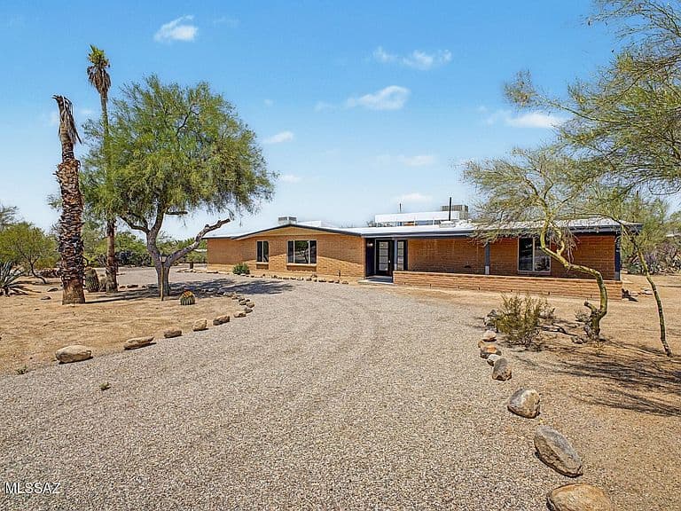 1164 W Emerine Dr photo 5