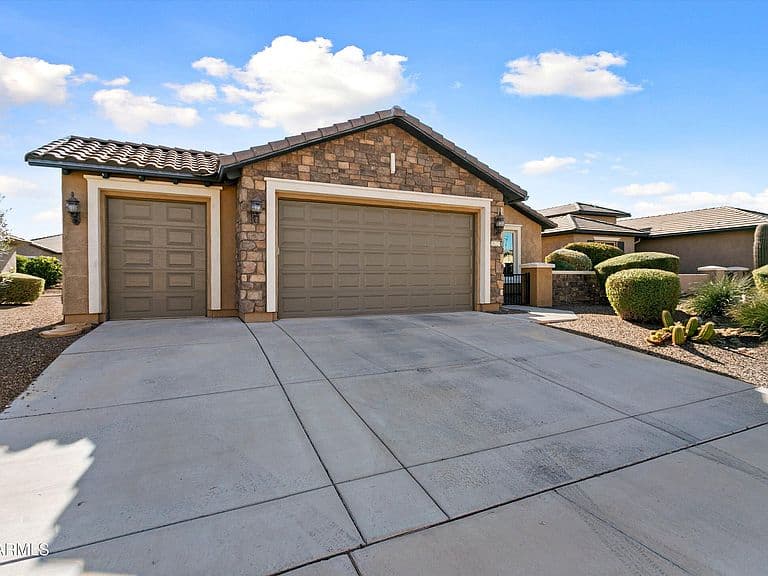 26223 W LOUISE Drive photo 3
