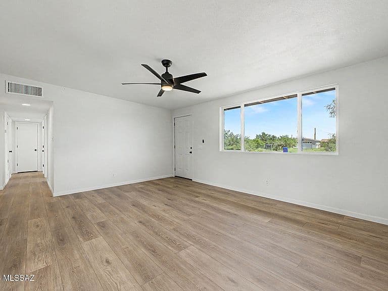 2453 N Calle Quinto photo 3