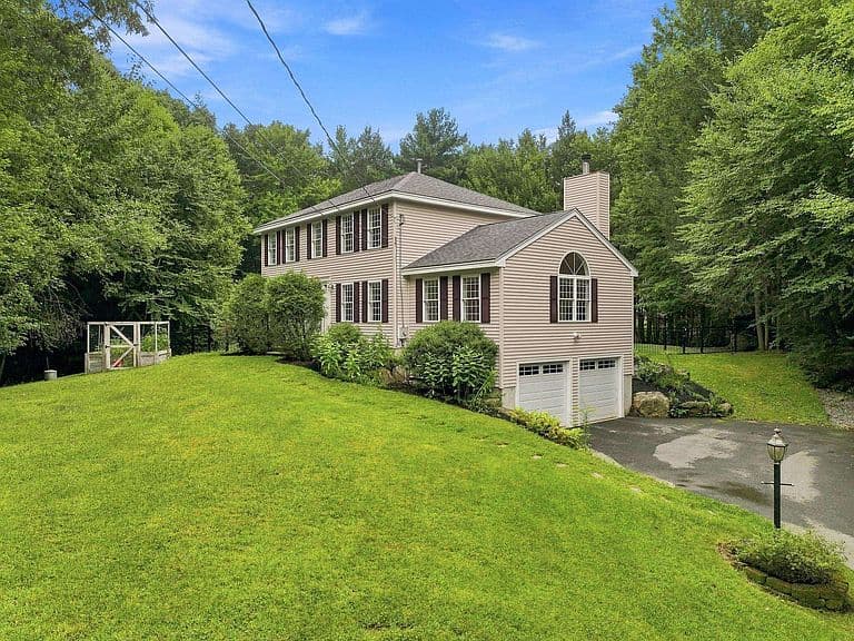 14 Benjamin Drive photo 4