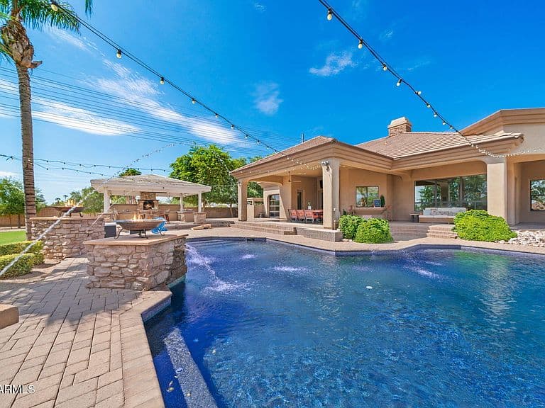 1131 E DESERT Court photo 1