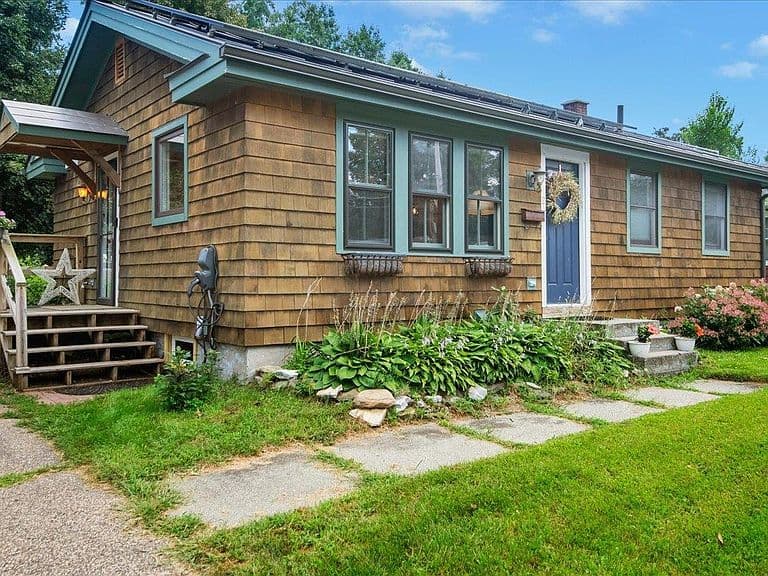 2 Hiawatha Avenue photo 2