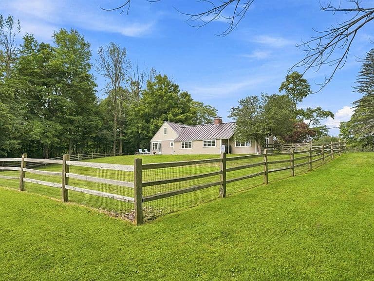247 Middle Winchendon Road photo 3