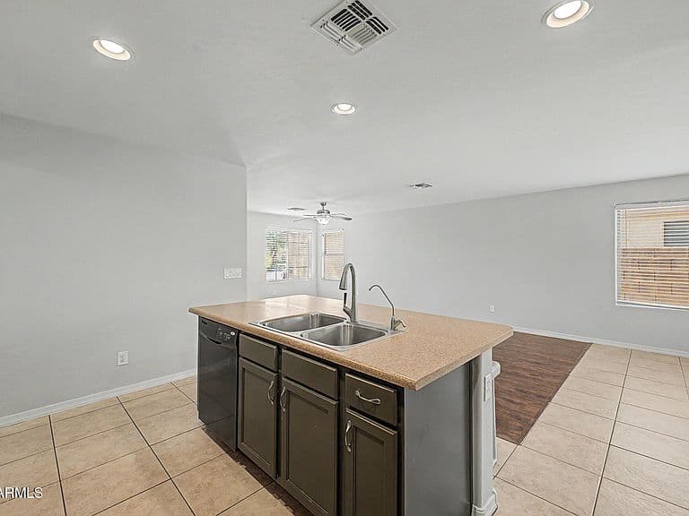 32974 N SANDSTONE Drive photo 3