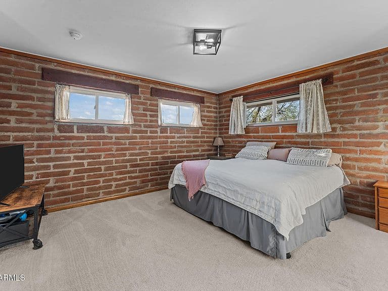 590 CONSTELLATION Road photo 2