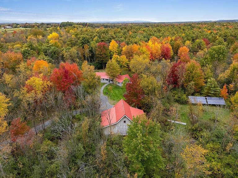 2088 Town Line Road photo 2