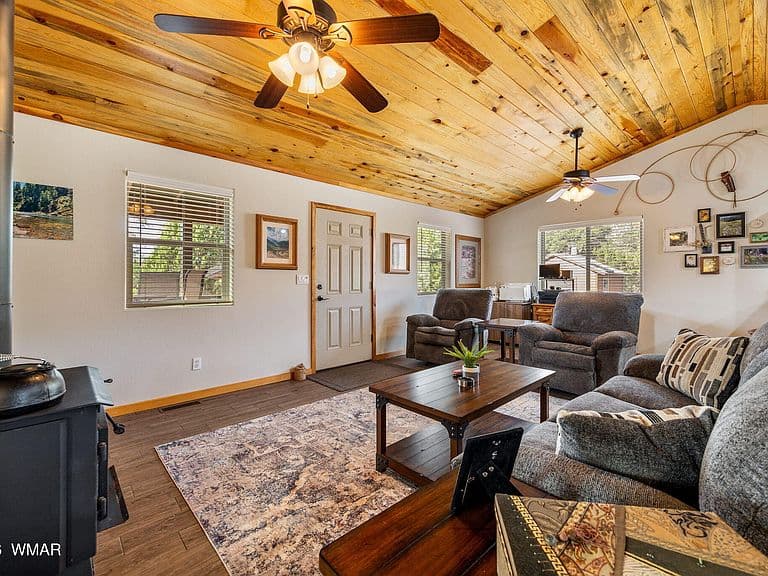 3111 Cedar Dr photo 5