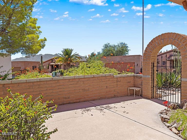 1618 W Calle Hacienda photo 3