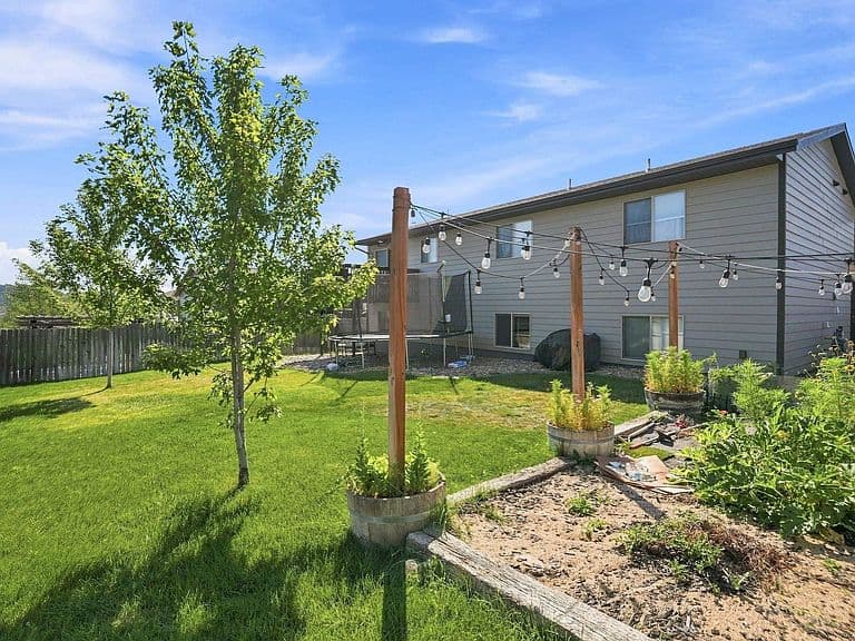 2611 Meadows Dr photo 2