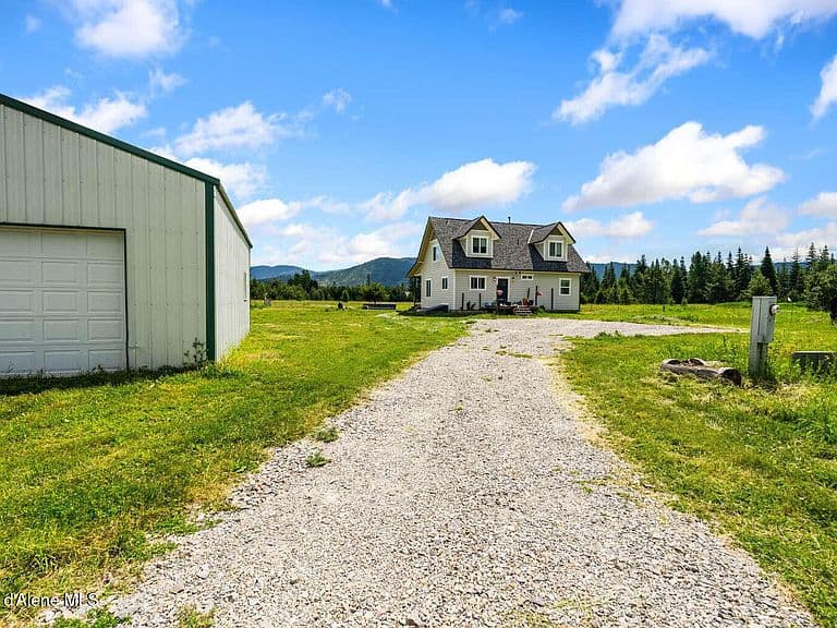 2301 McArthur Lake Rd photo 4