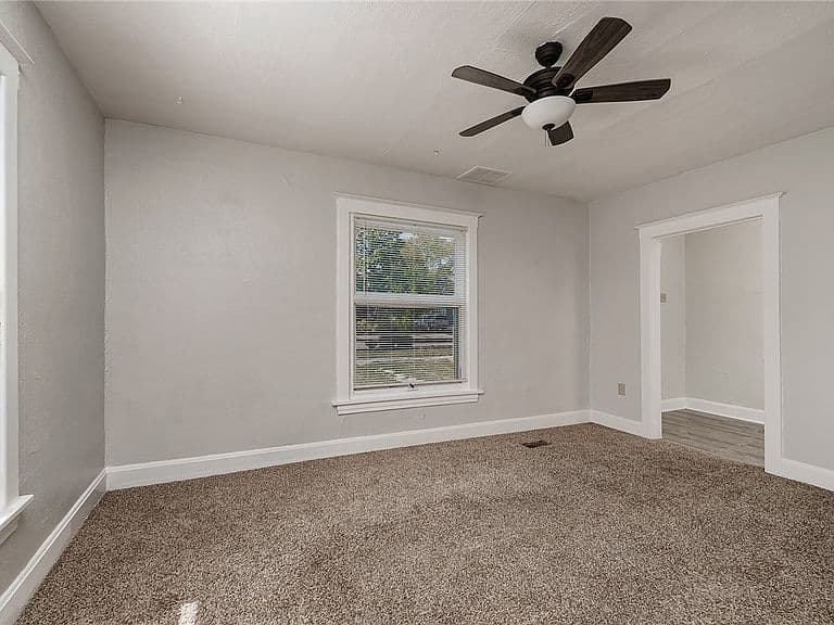413 Birch Ave photo 3