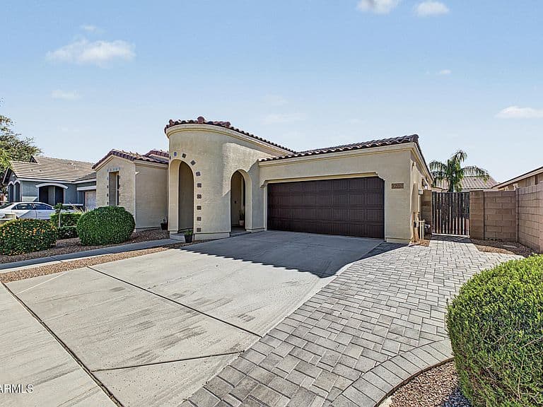 22663 E CREOSOTE Drive photo 1