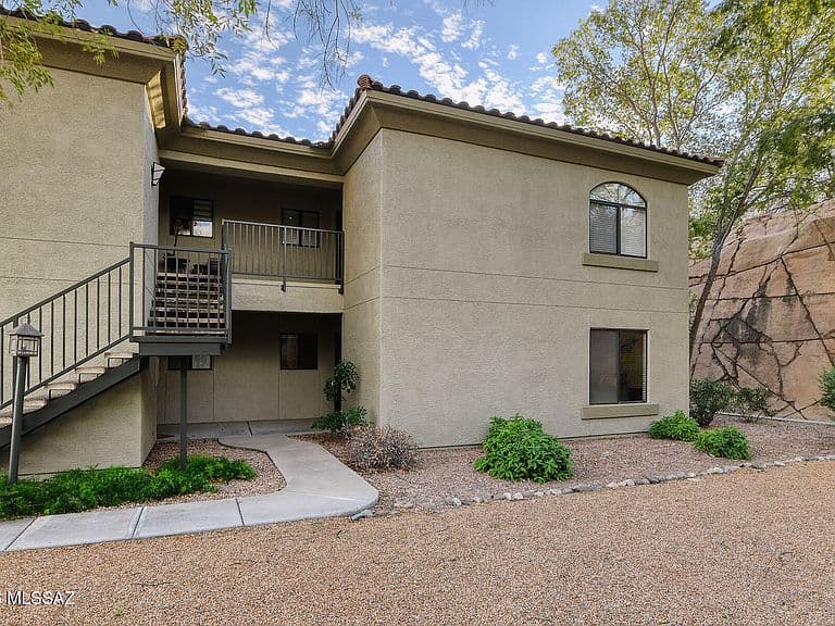 5751 N Kolb Rd #Road20104 photo 2