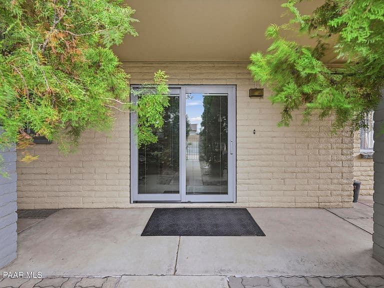 4014 N Navajo Dr photo 2