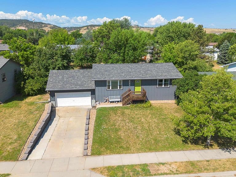 4415 Patriot Ln photo 3