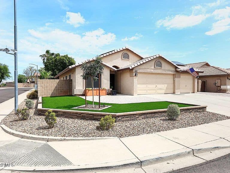 8818 W Melinda Lane photo 2