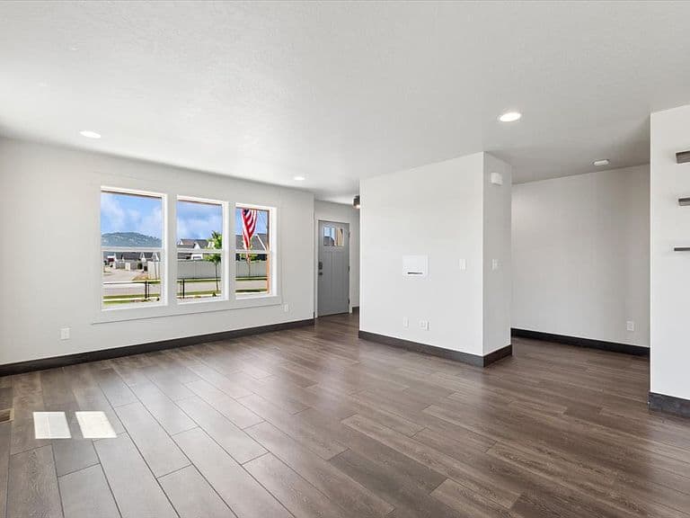 881 S Camas Ln photo 3