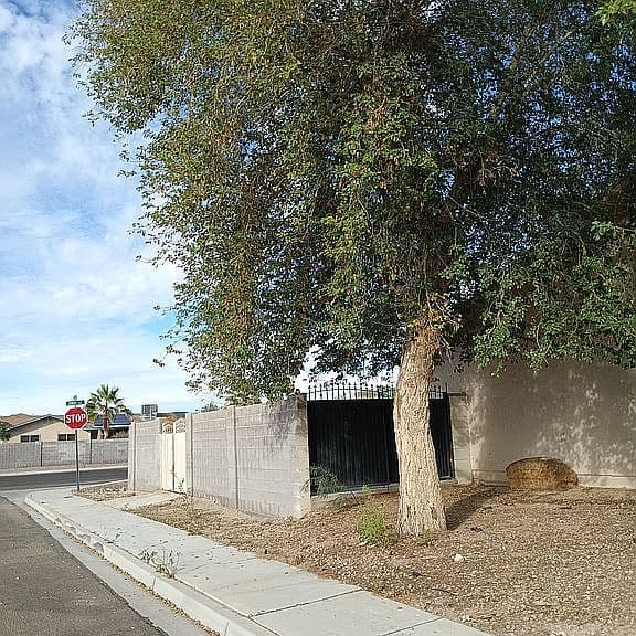 11402 E 28th Pl photo 4