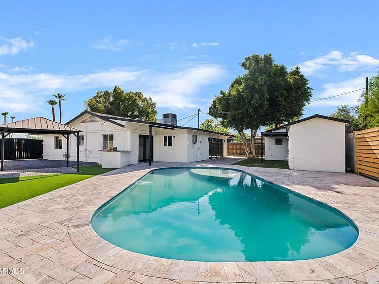 1322 E CATALINA Drive photo 3