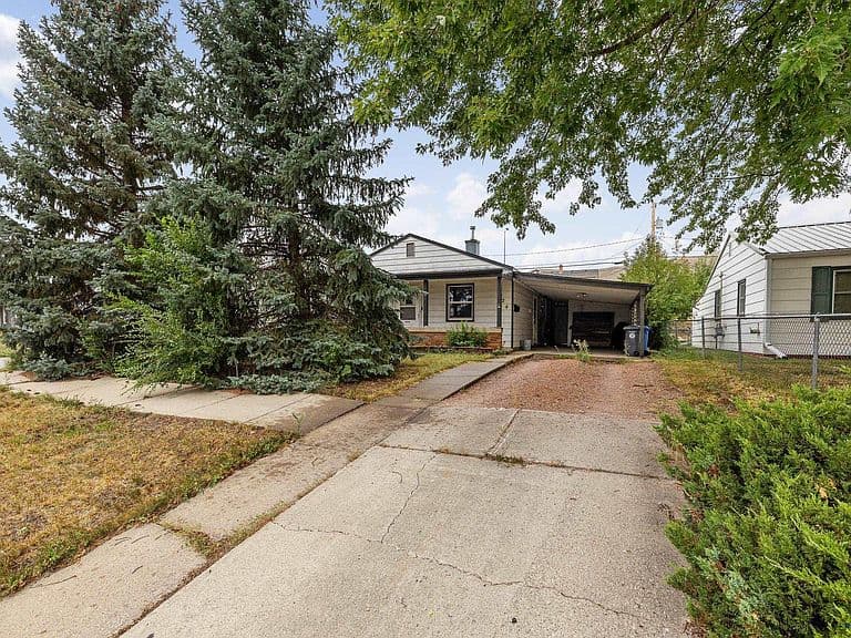 424 Robbins Dr photo 2