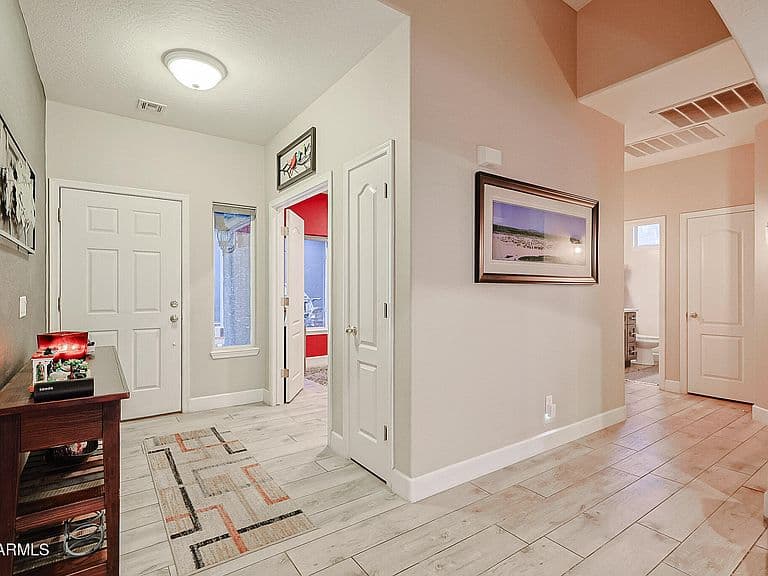 2334 W MYRTLE Avenue photo 5