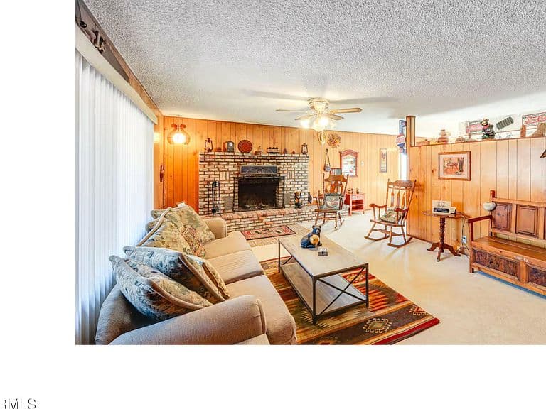429 W STANDAGE Drive photo 4