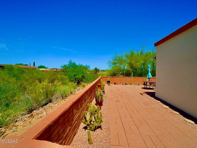 858 S Camino Guarina photo 4