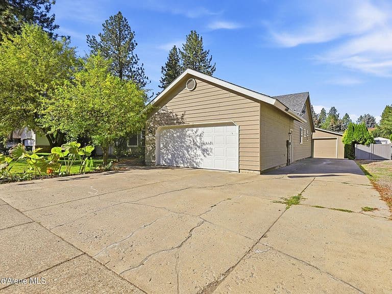 6309 N Pinegrove Dr photo 4
