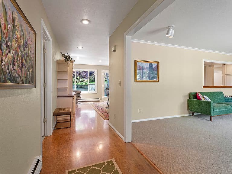 575 Diehl Dr photo 4