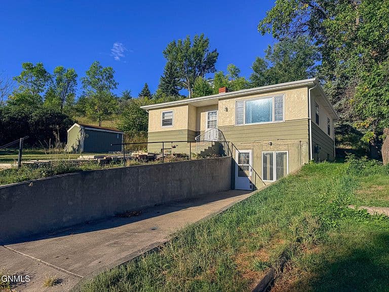 407 7th Ave NW photo 1